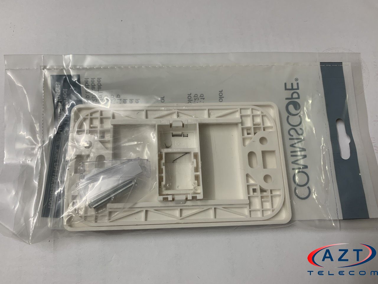 Mặt wallplate hình chữ nhật 1 cổng, màu trắng Commscope mã 2-1427030-1